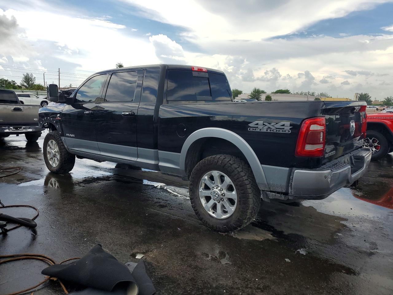 2021 Ram 2500 Laramie - Фото 2