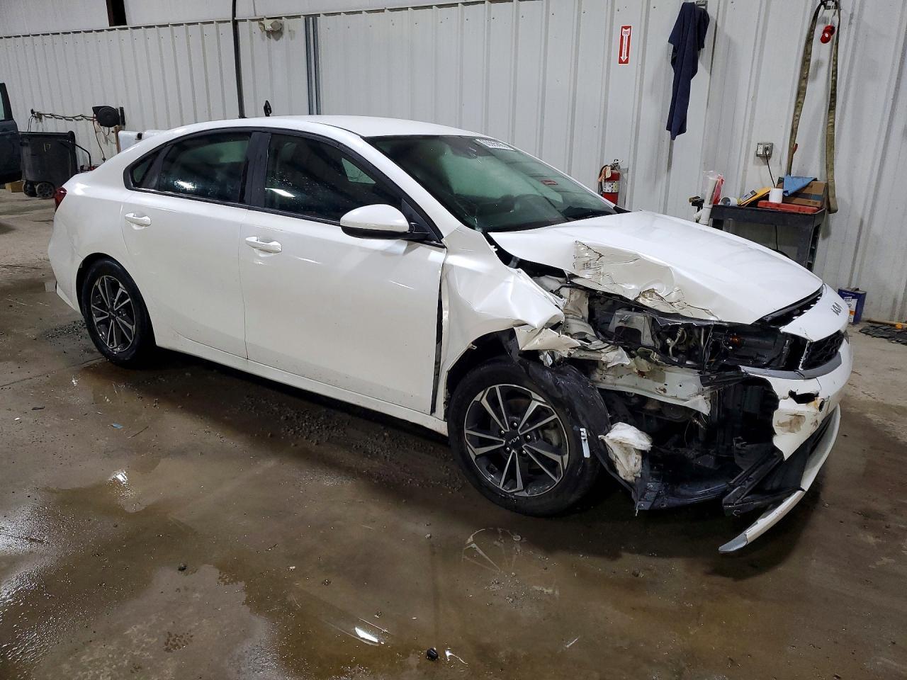 2024 Kia Forte Lxs - Image 4