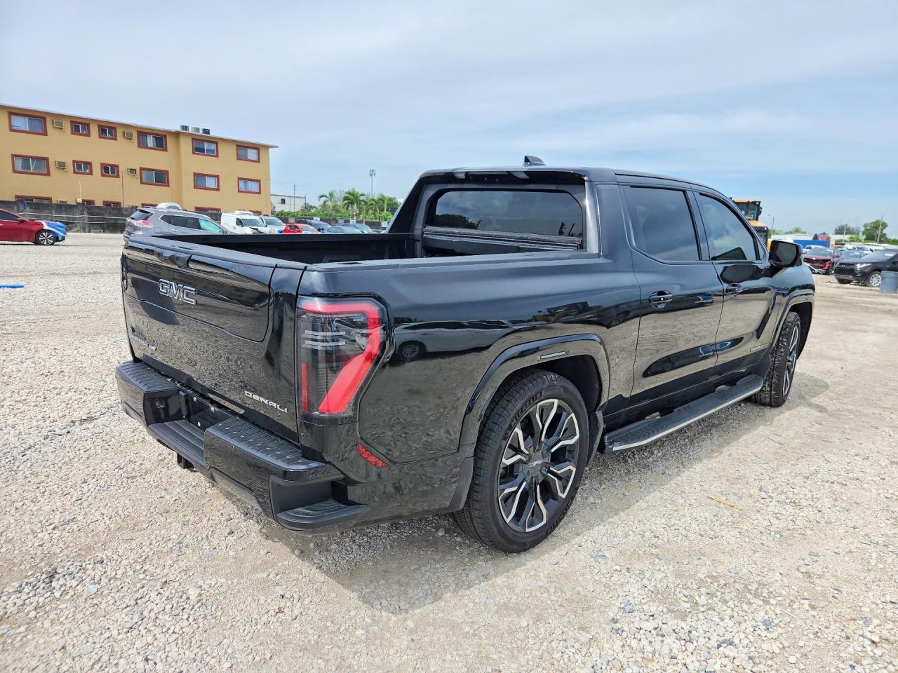 2025 GMC Sierra Denali - Фото 3