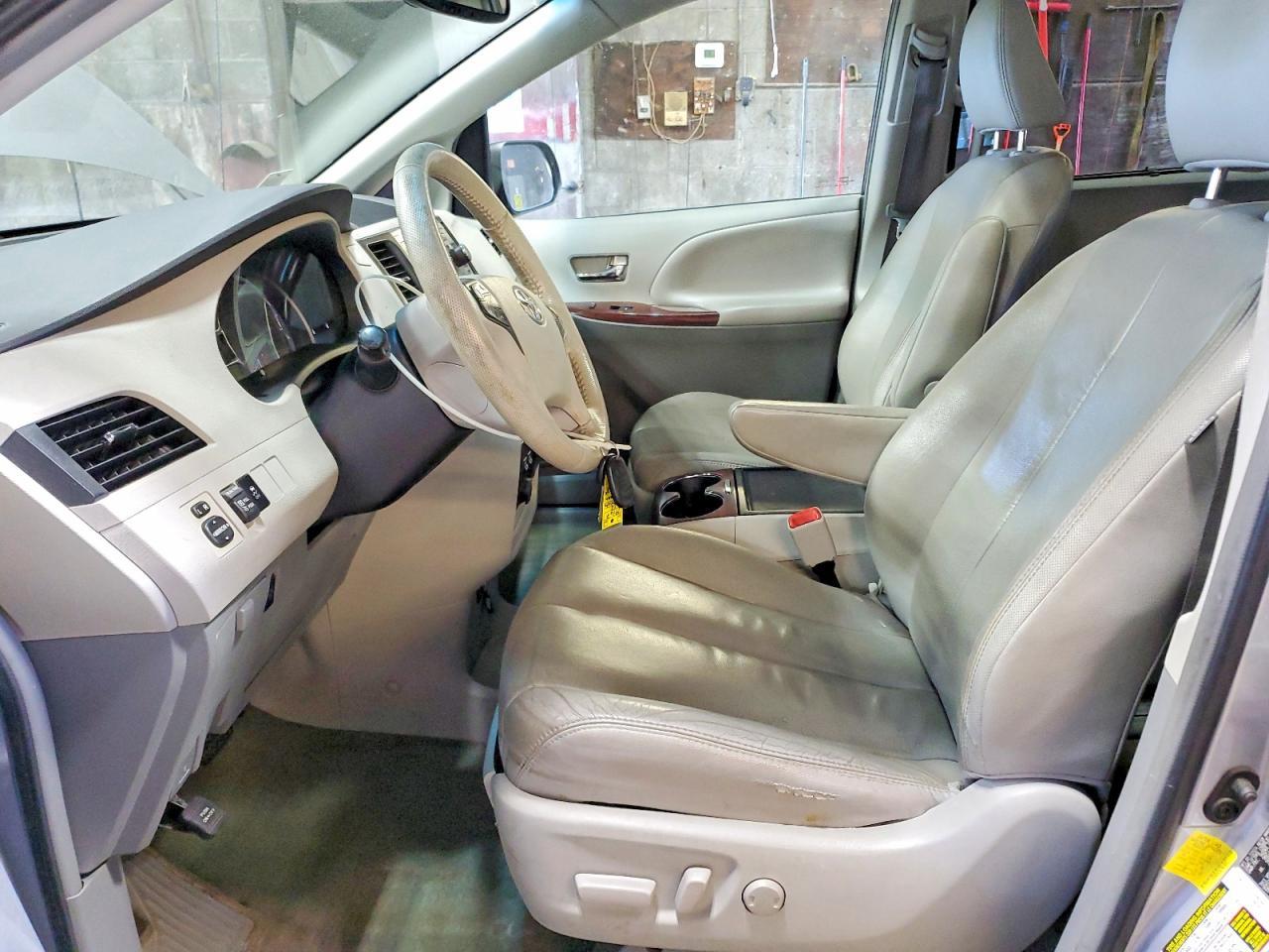 2012 Toyota Sienna Xle 7-Passenger - Image 7