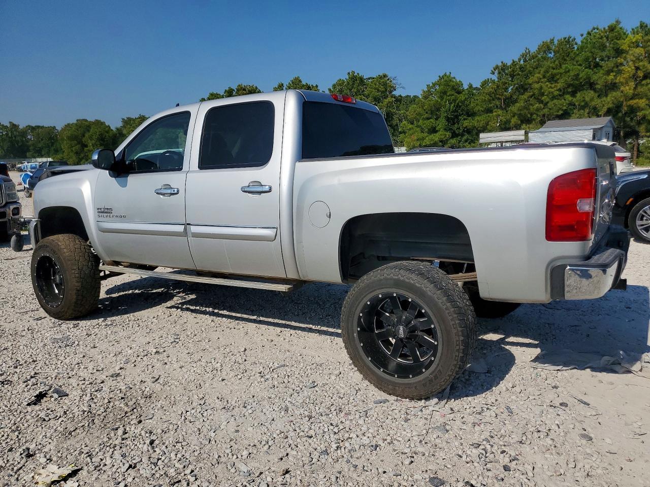 2011 Chevrolet Silverado C1500 Lt - Image 2