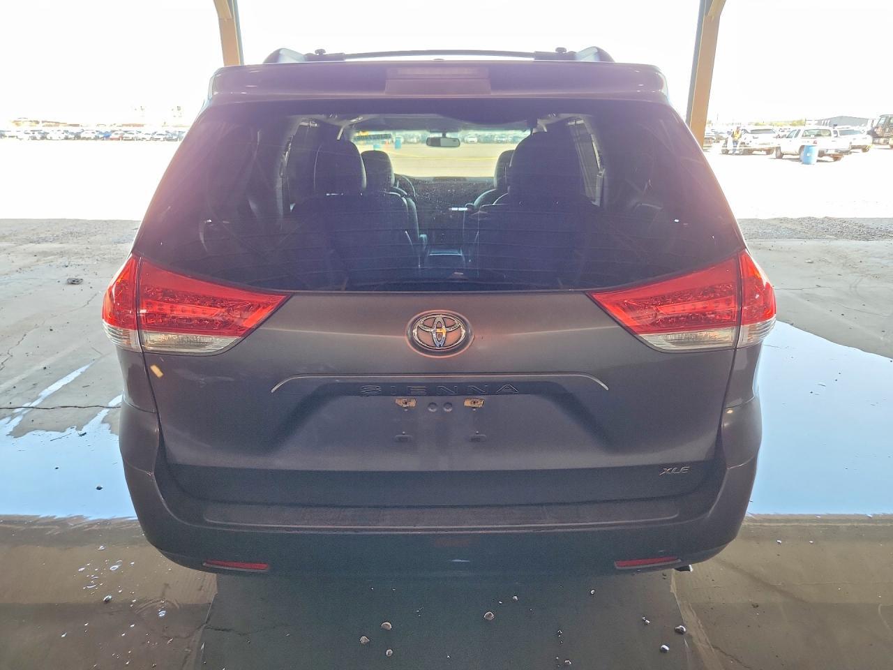 2012 Toyota Sienna Xle 8-Passenger - Image 6