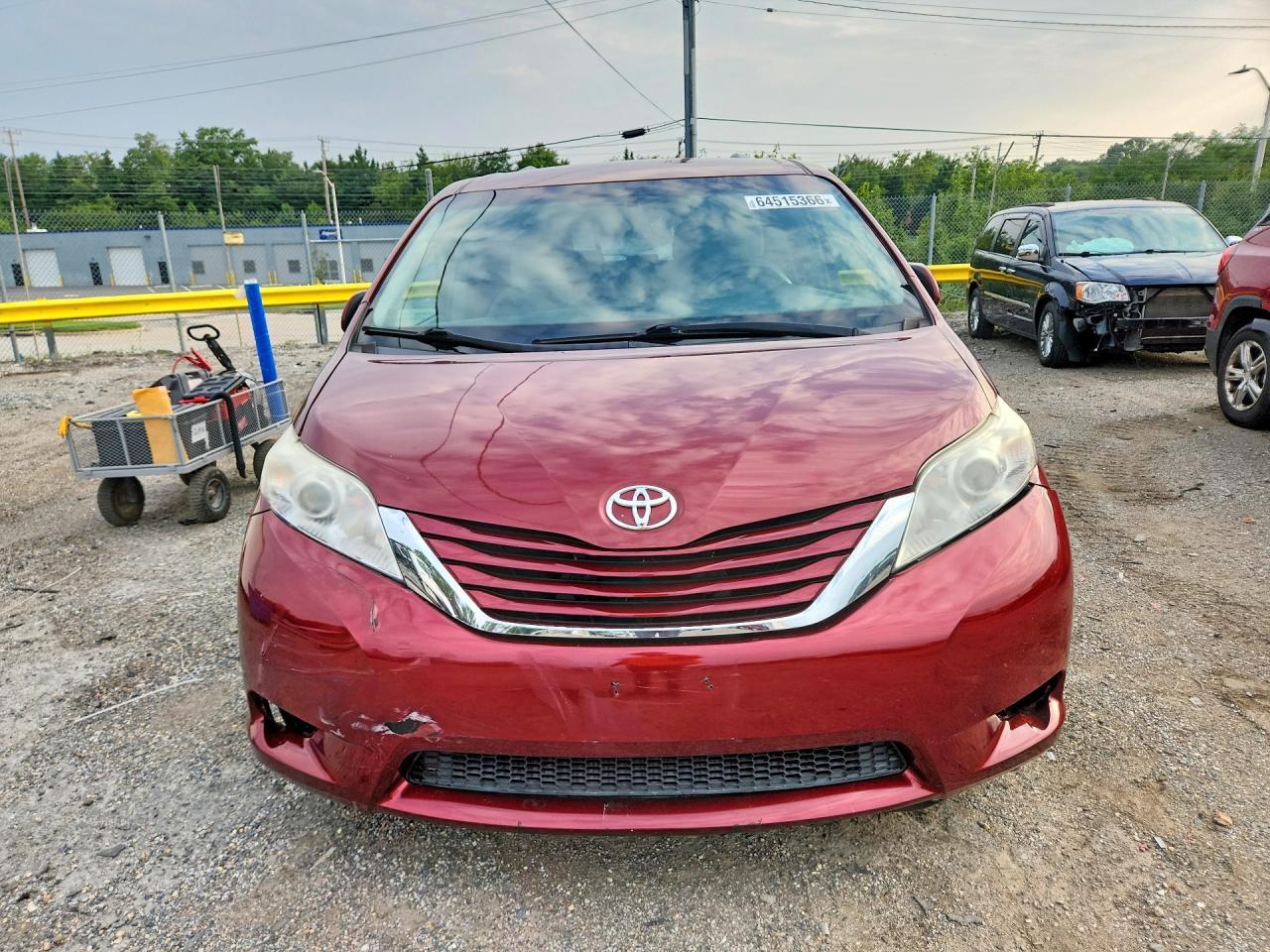 2017 Toyota Sienna Le - Фото 5