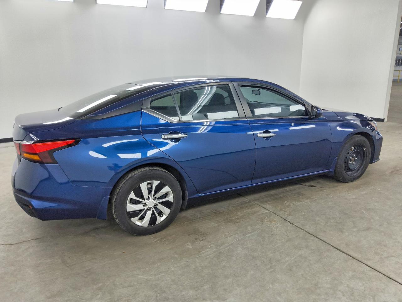 2023 Nissan Altima S - Фото 3