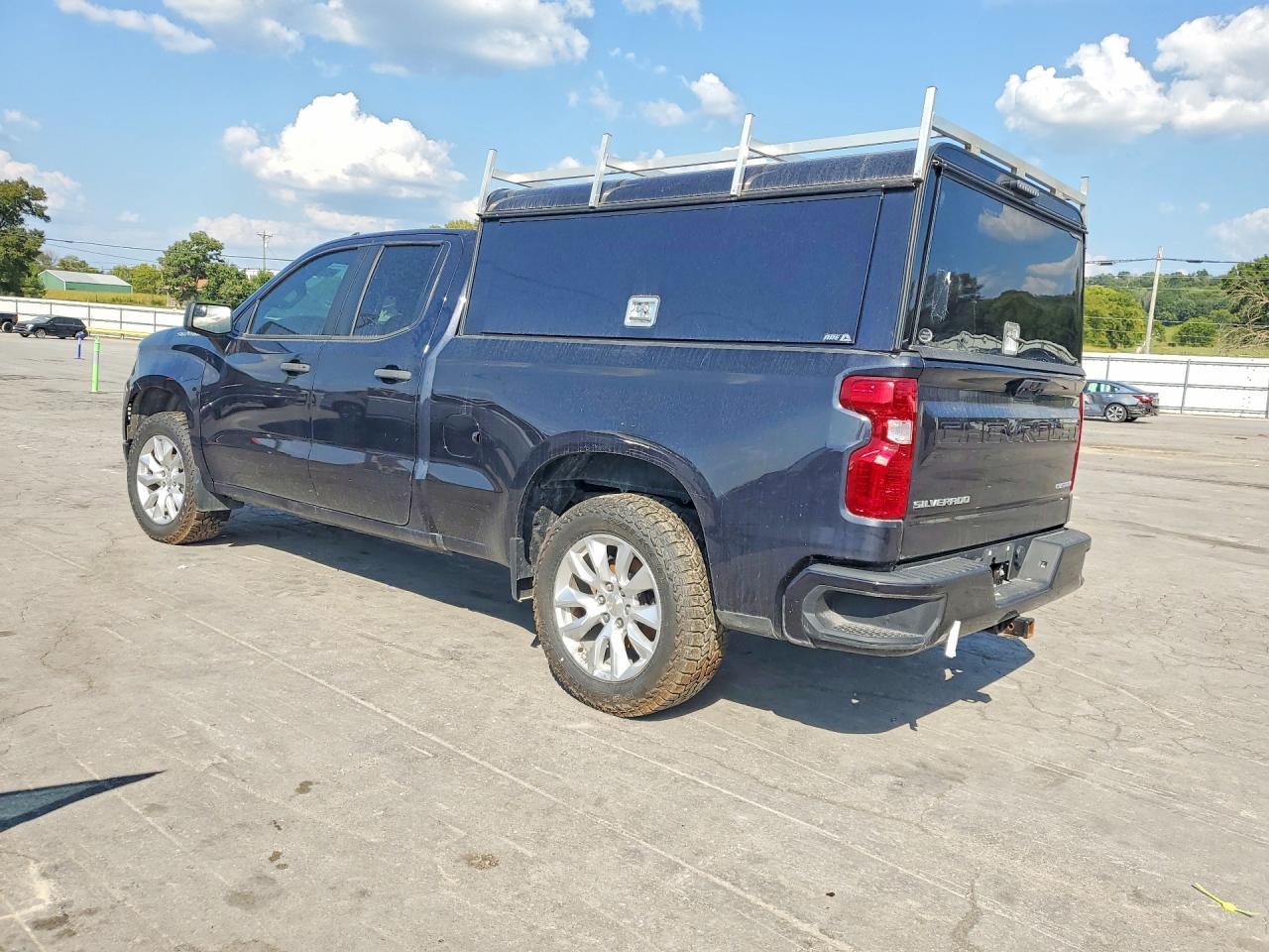 2022 Chevrolet Silverado K1500 Custom - Фото 2