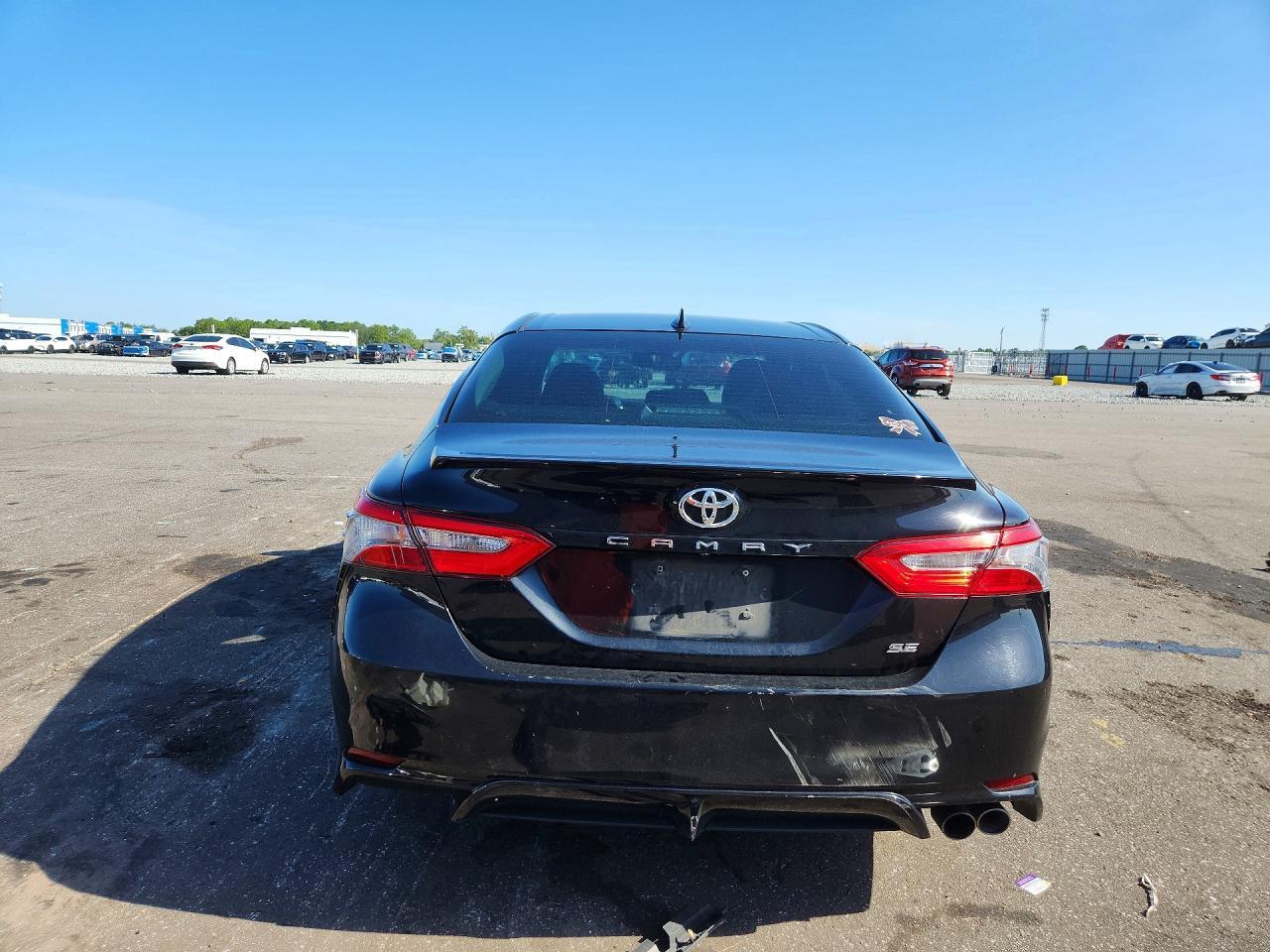 2018 Toyota Camry Se - Image 6