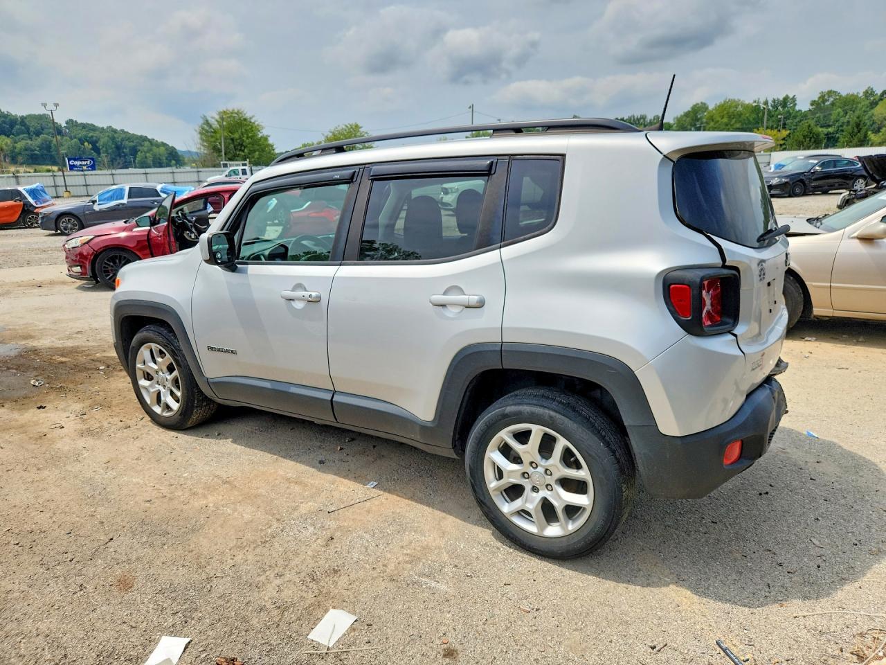 2018 Jeep Renegade Latitude - Image 2