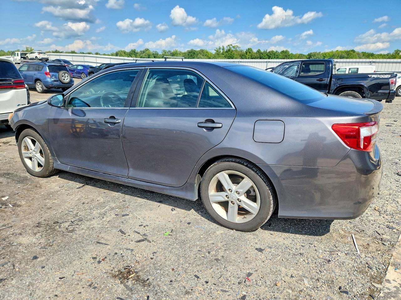 2014 Toyota Camry Se - Image 2