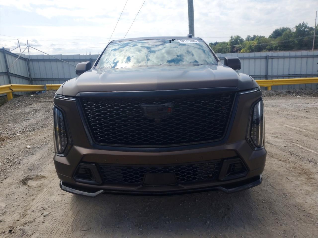 2025 Cadillac Escalade V - Image 5