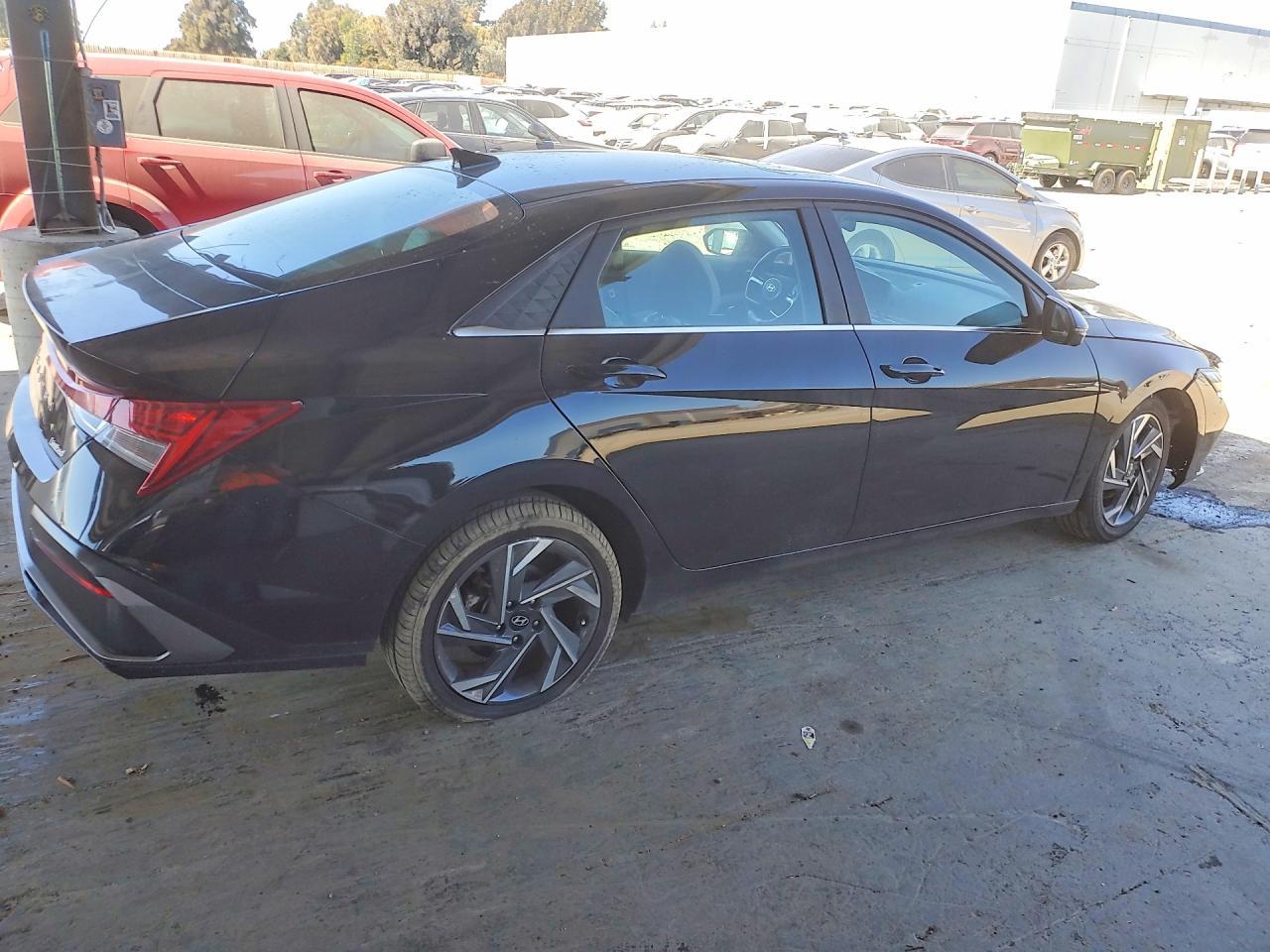 2024 Hyundai Elantra Limited - Фото 3