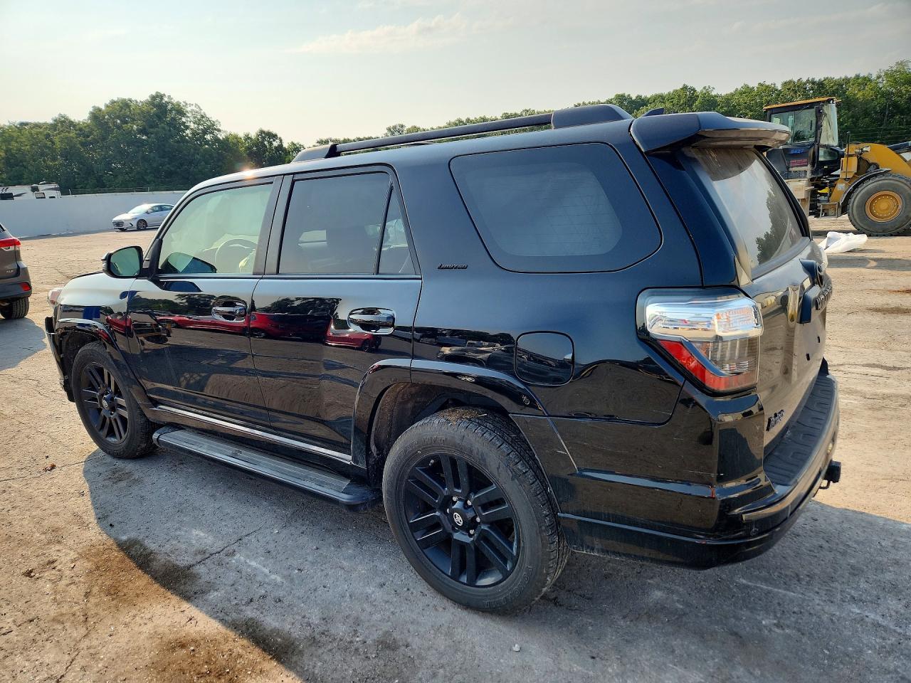 2020 Toyota 4Runner Nightshade Edition - Фото 2