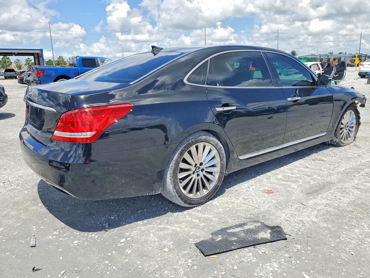 2014 Hyundai Equus Signature - Image 3