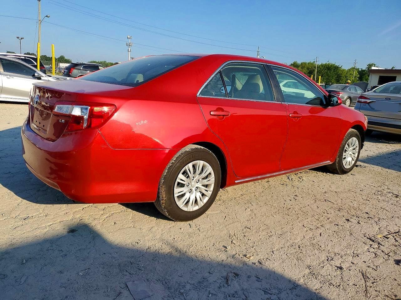 2014 Toyota Camry Le - Image 3