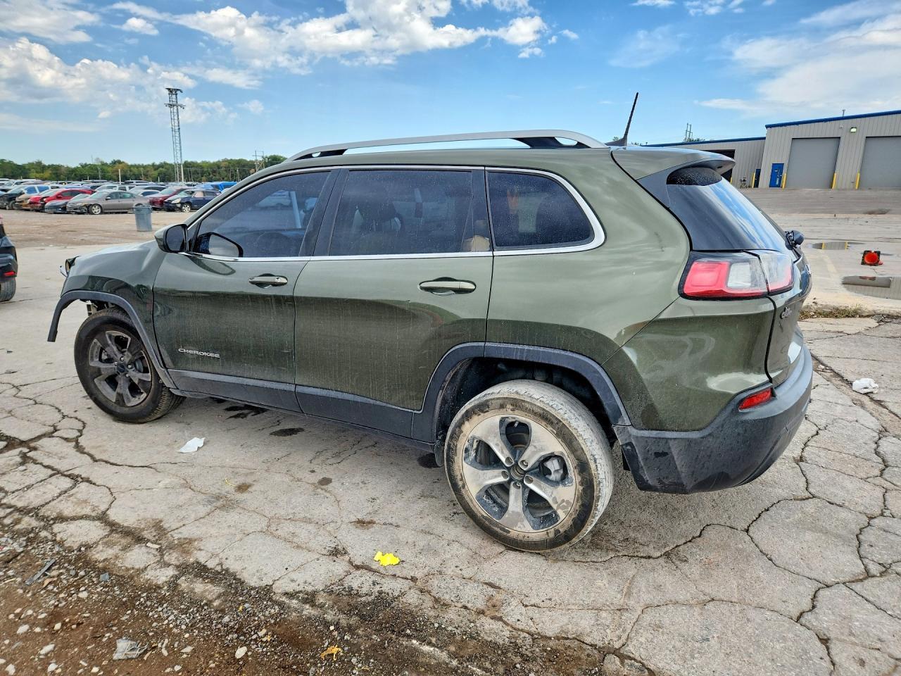 2019 Jeep Cherokee Latitude - Image 2