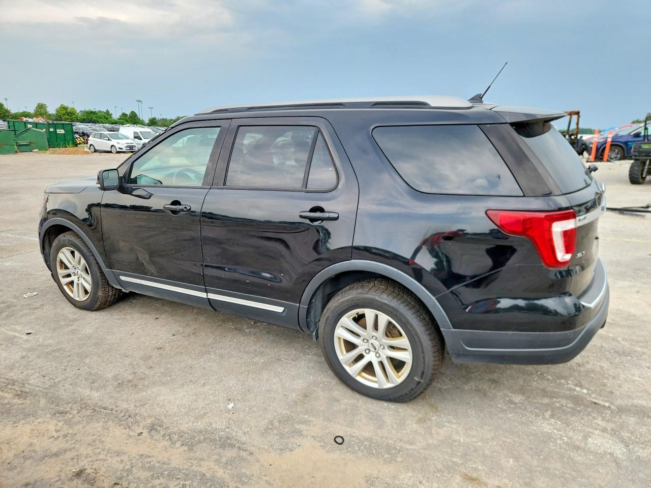 2018 Ford Explorer Xlt - Image 2