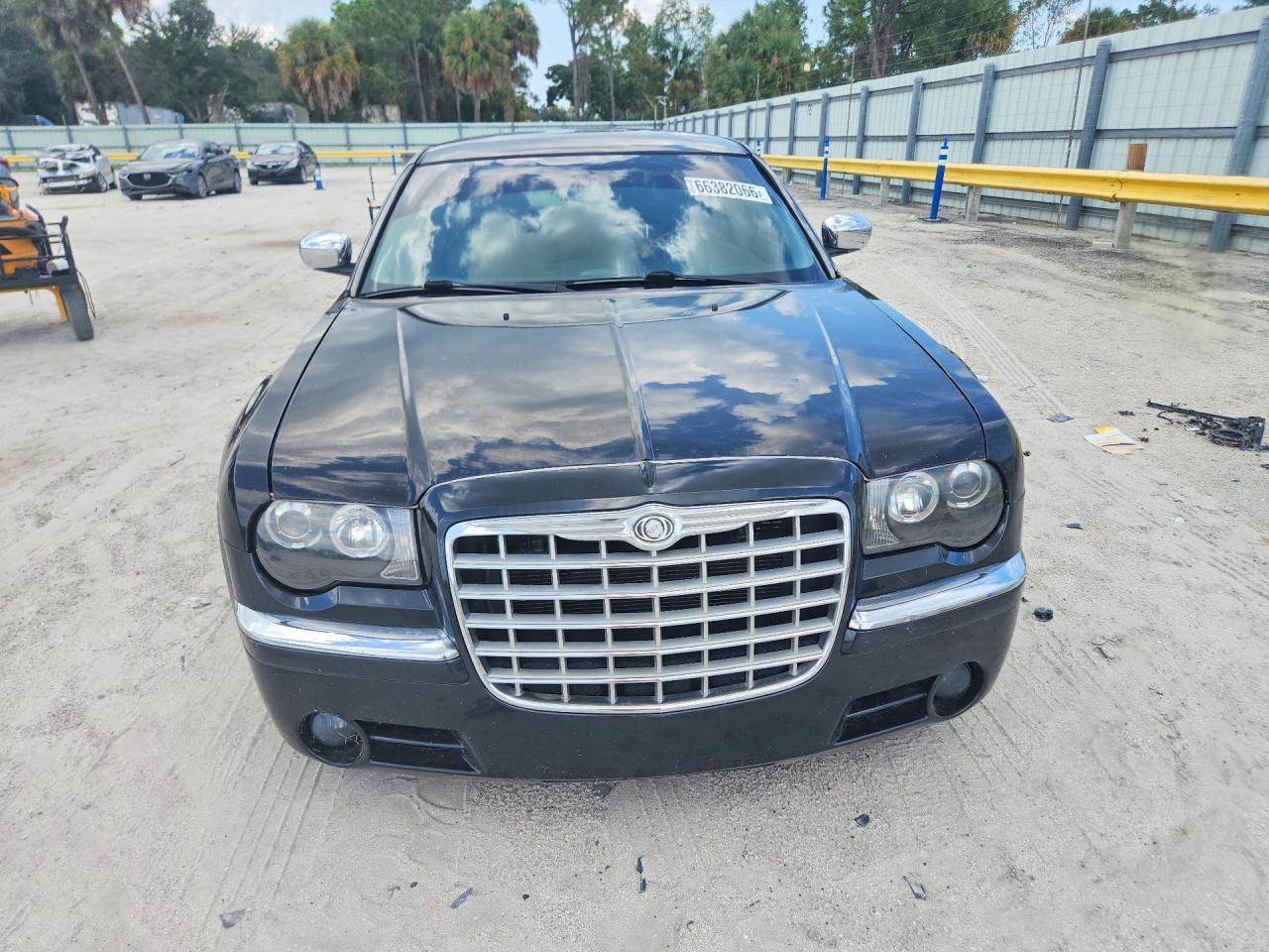 2006 Chrysler 300C - Image 5