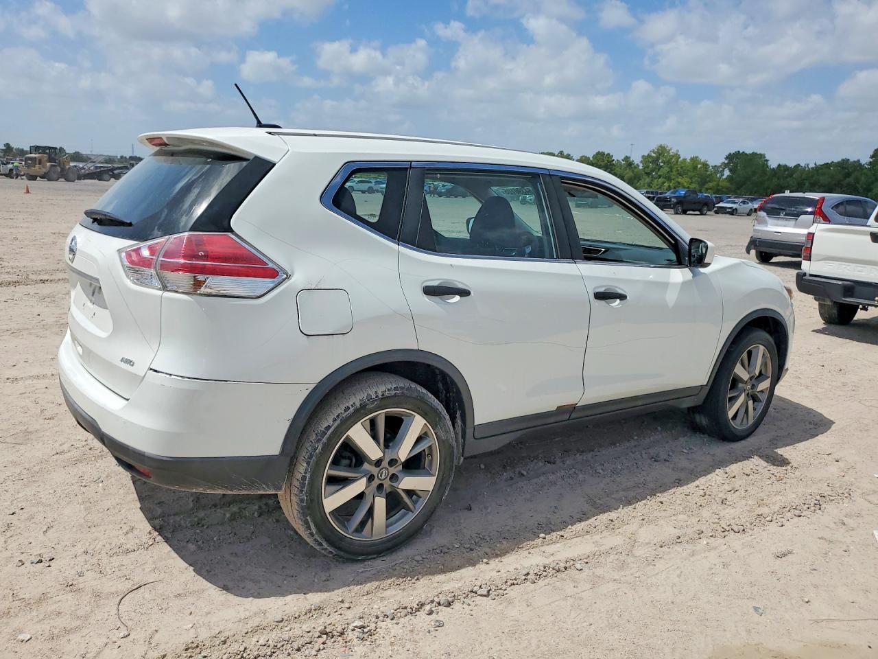 2016 Nissan Rogue S - Фото 3