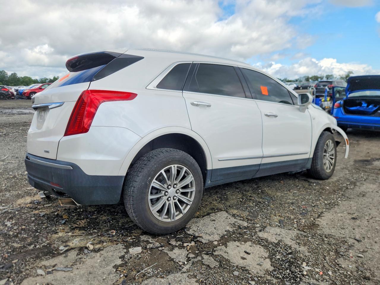 2018 Cadillac Xt5 Luxury - Image 3