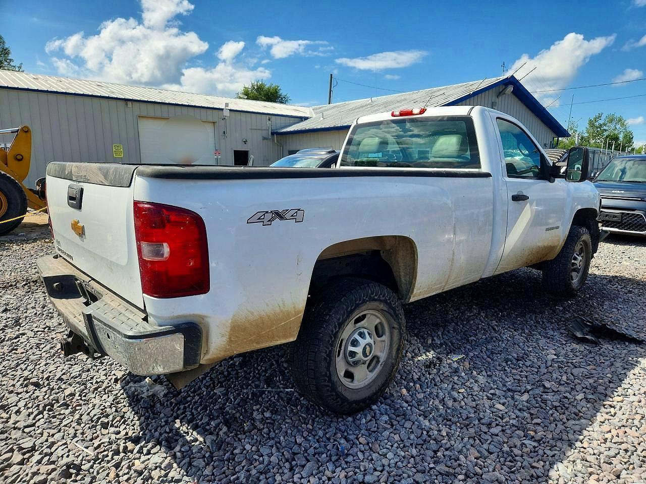 2013 Chevrolet Silverado K2500 Heavy Duty - Фото 3