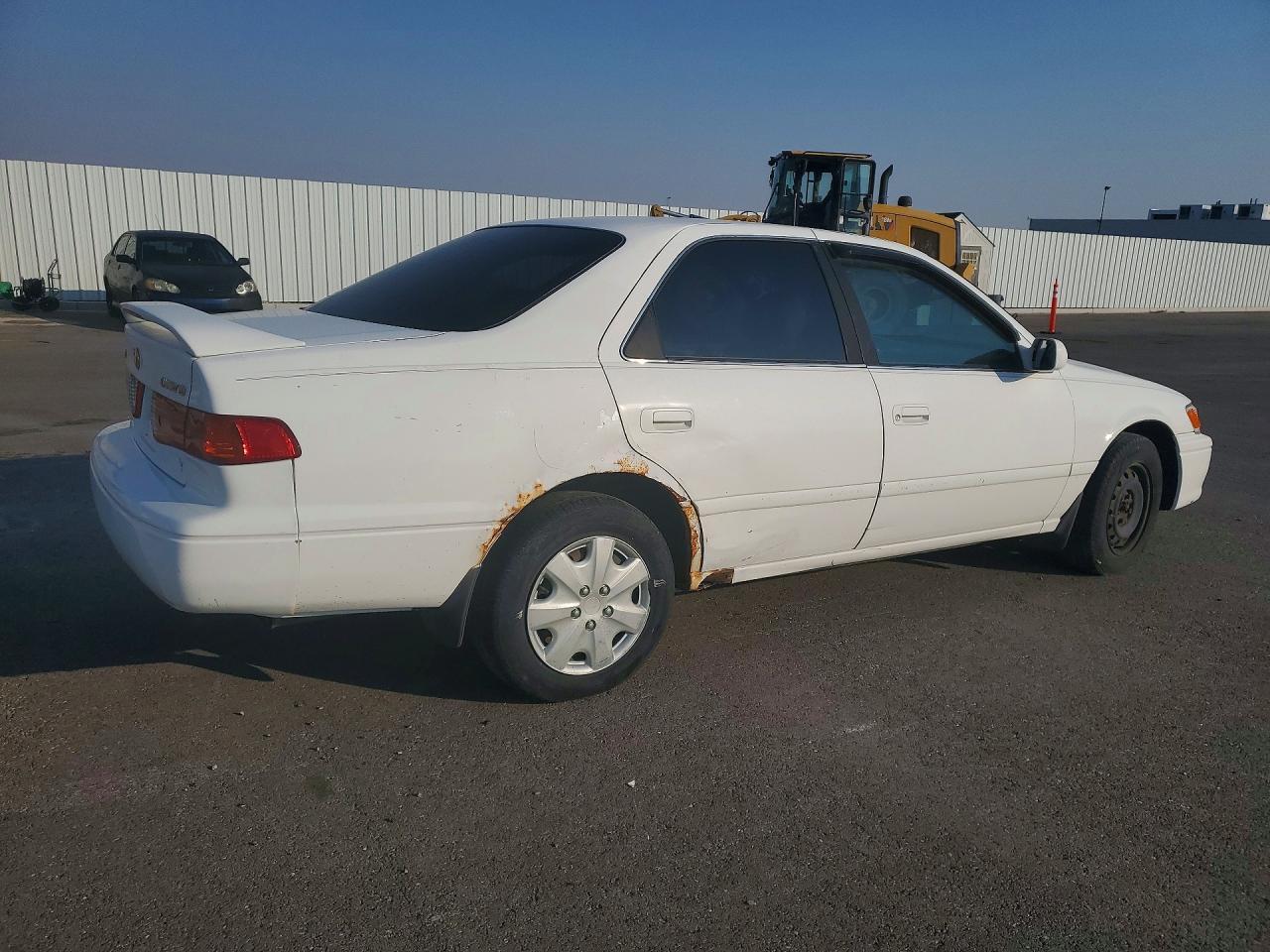 2000 Toyota Camry Le - Image 3