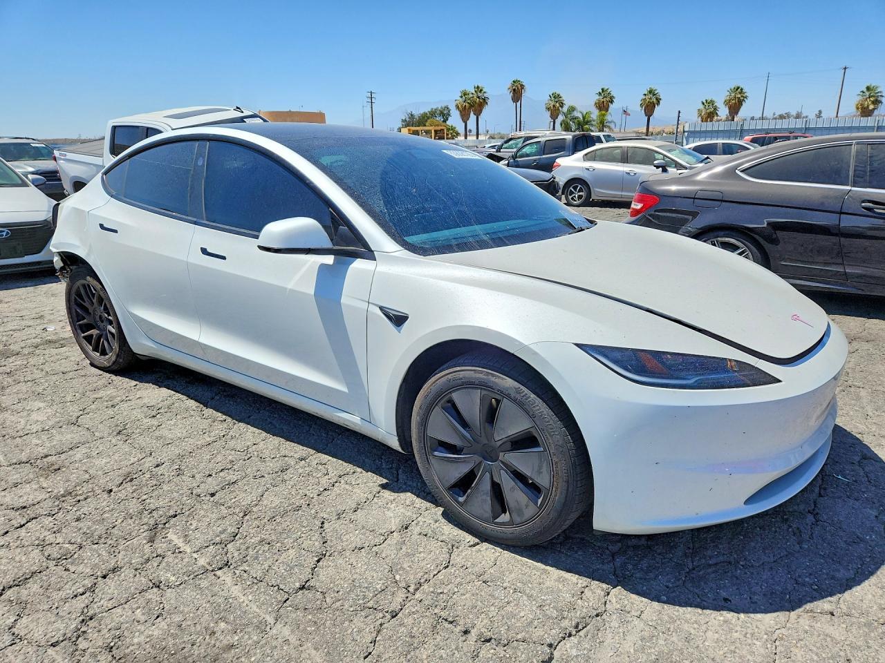 2025 Tesla Model 3 - Фото 4