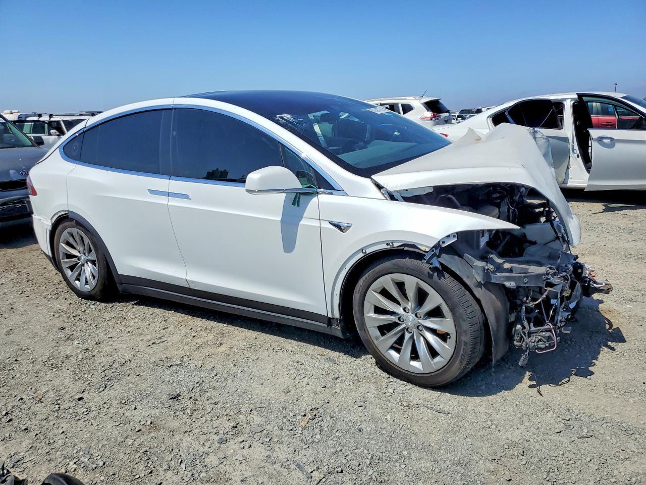 2020 Tesla Model X - Фото 4
