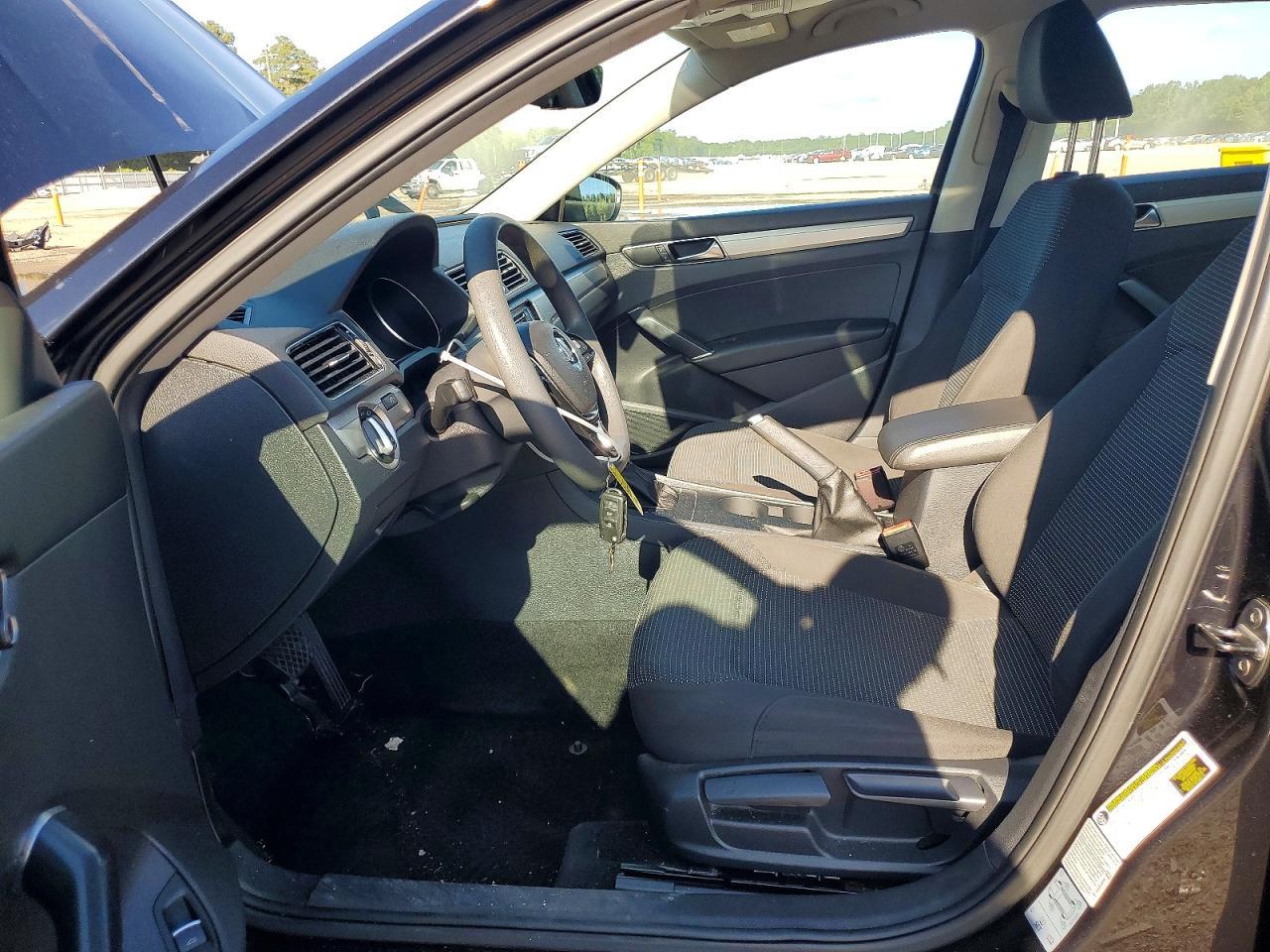 2017 Volkswagen Passat S - Фото 7