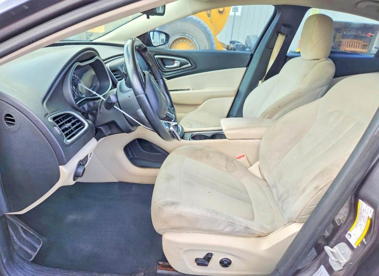2015 Chrysler 200 Limited - Image 7