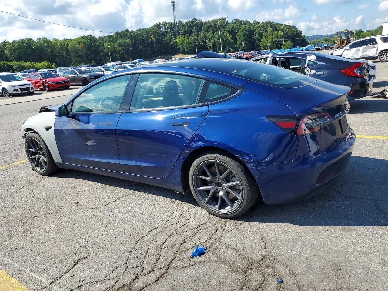 2022 Tesla Model 3 - Фото 2