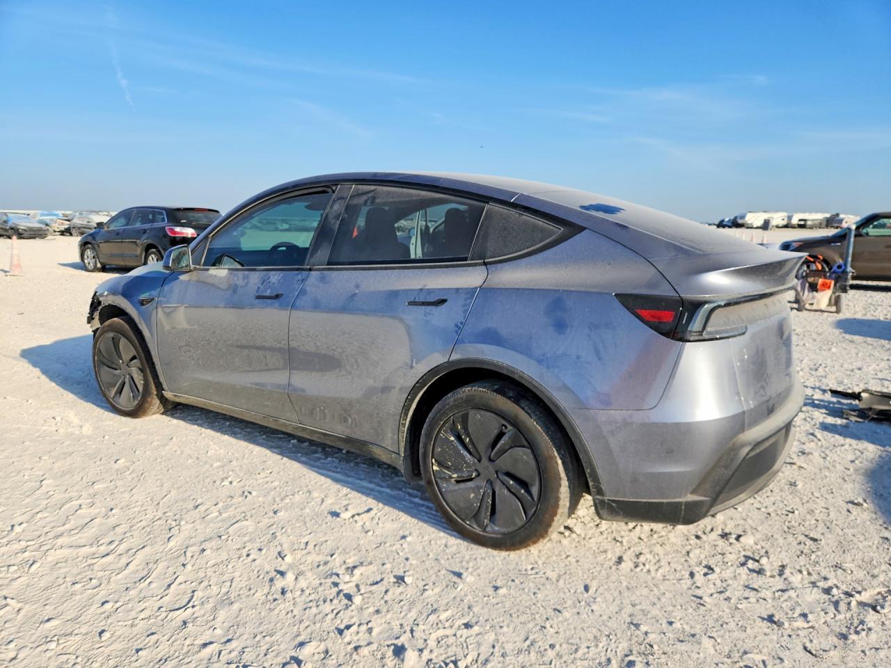 2026 Tesla Model Y - Фото 2