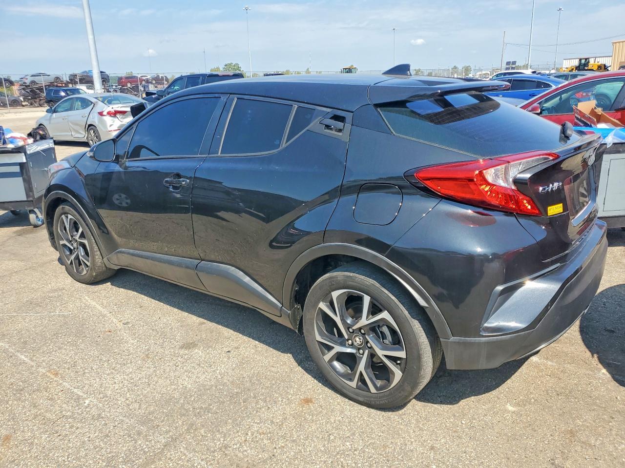 2018 Toyota C-Hr Xle - Image 2