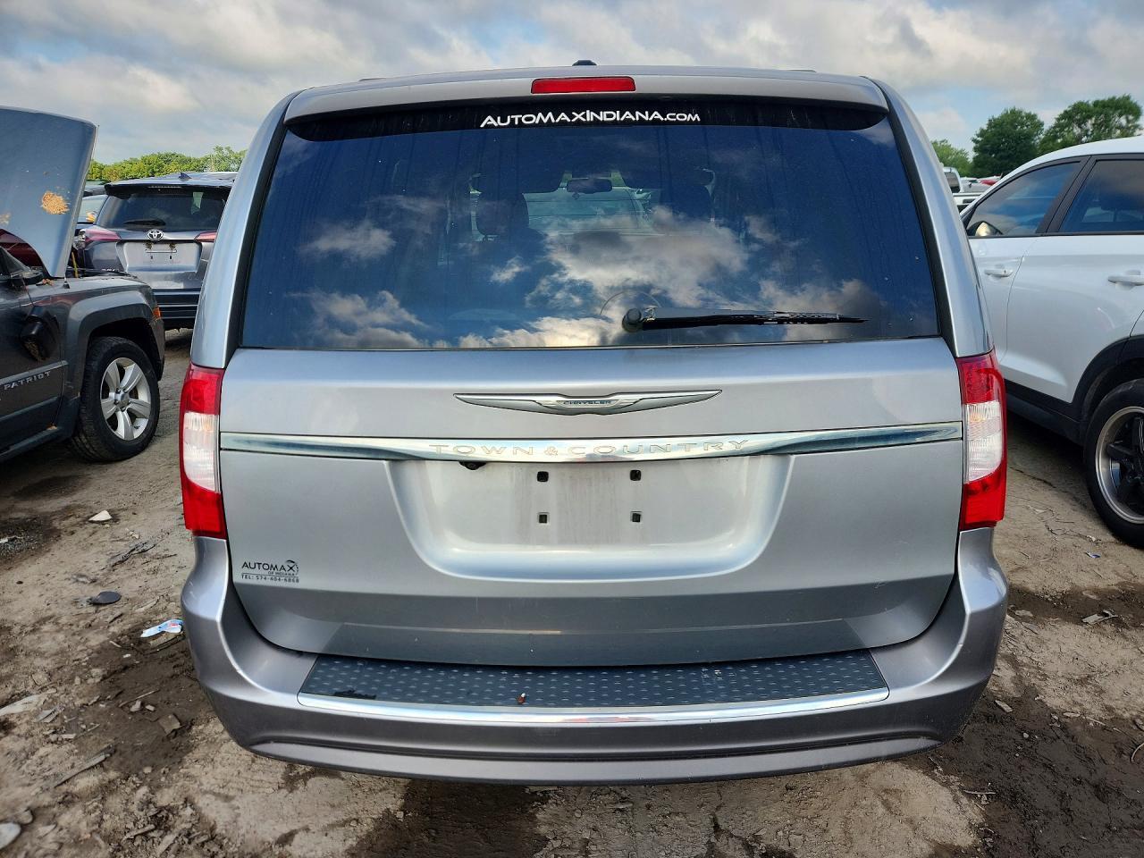 2014 Chrysler Town & Country Touring - Image 6