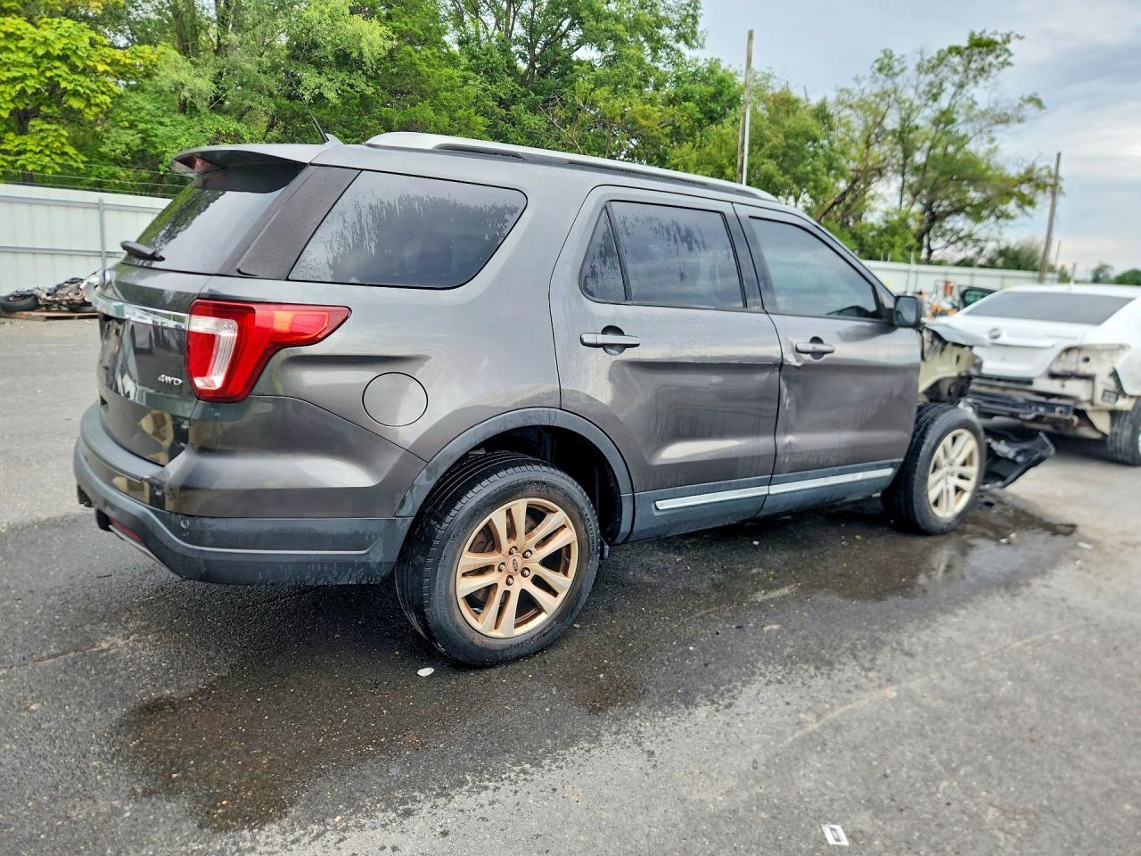 2019 Ford Explorer Xlt - Фото 3
