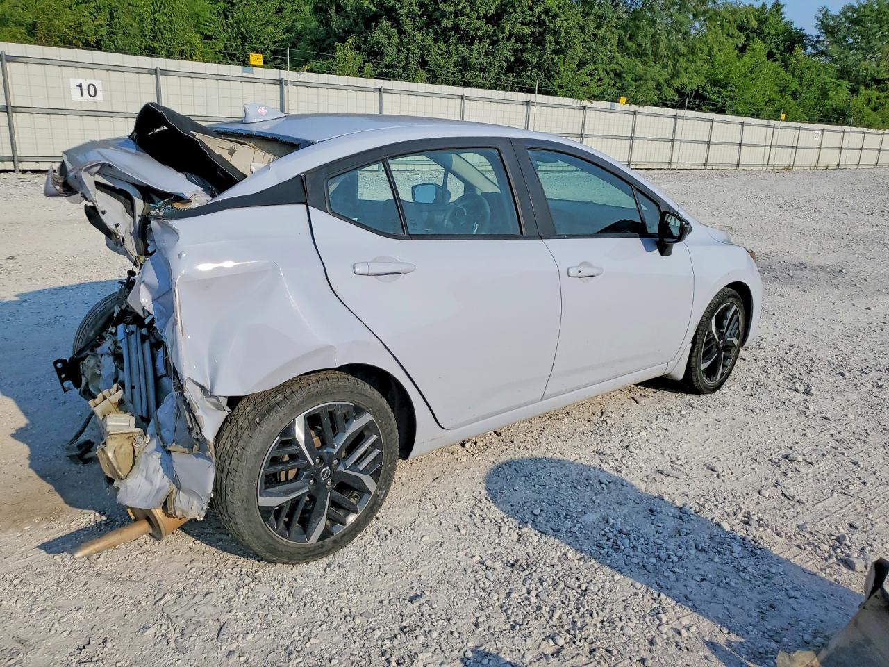 2023 Nissan Versa Sr - Фото 3
