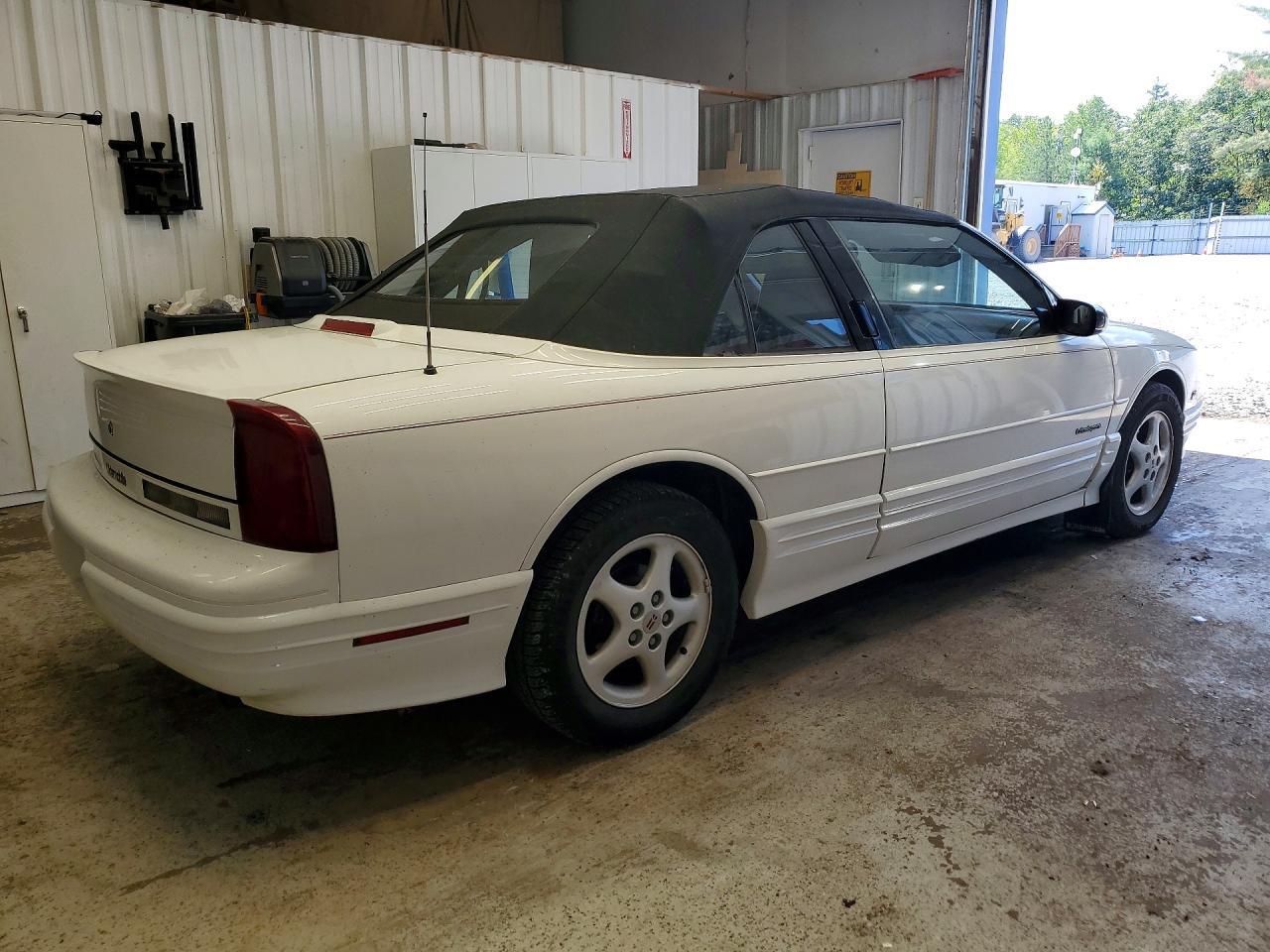 1993 Oldsmobile Cutlass Supreme - Image 3