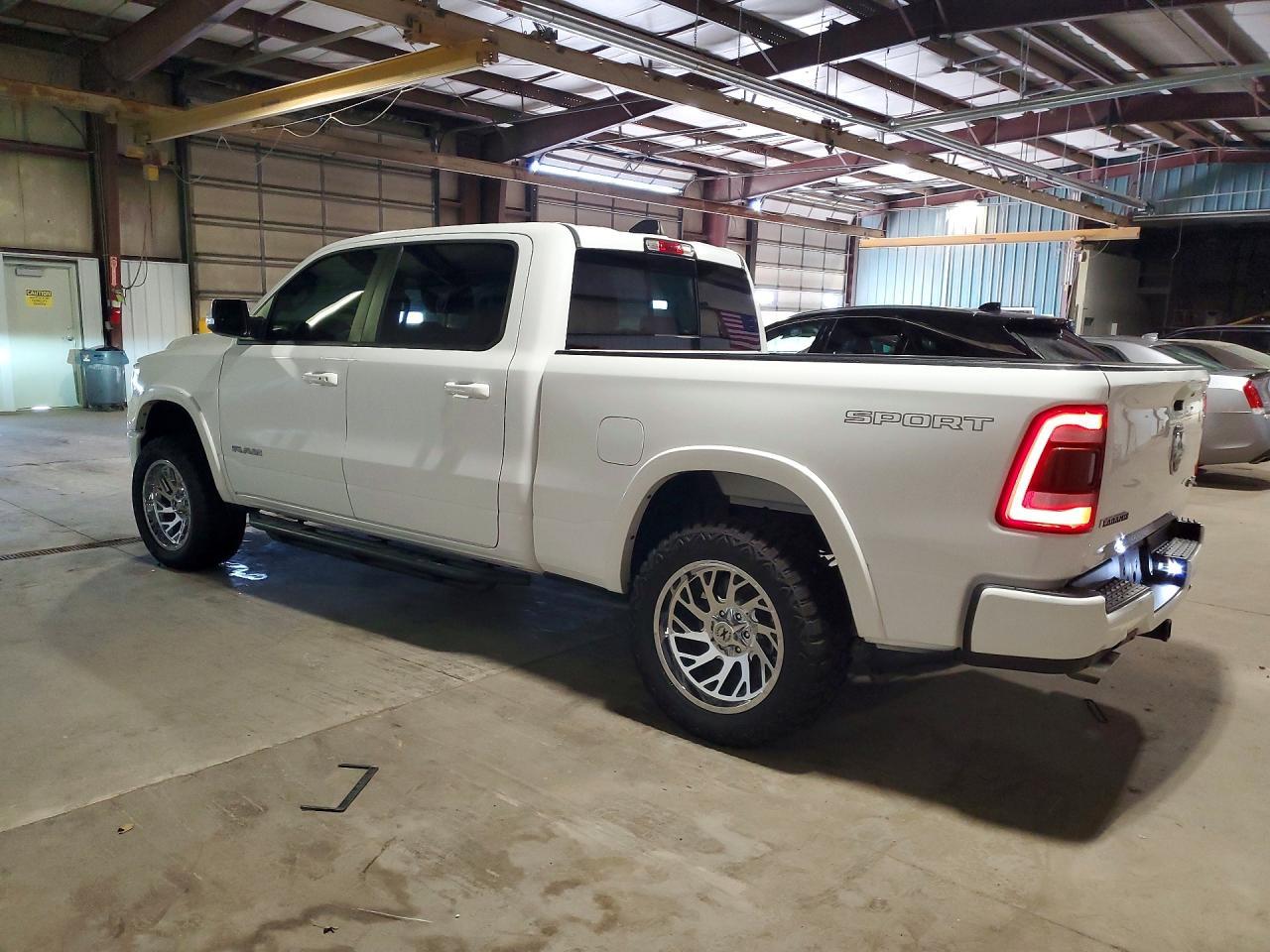 2020 Ram 1500 Laramie - Фото 2