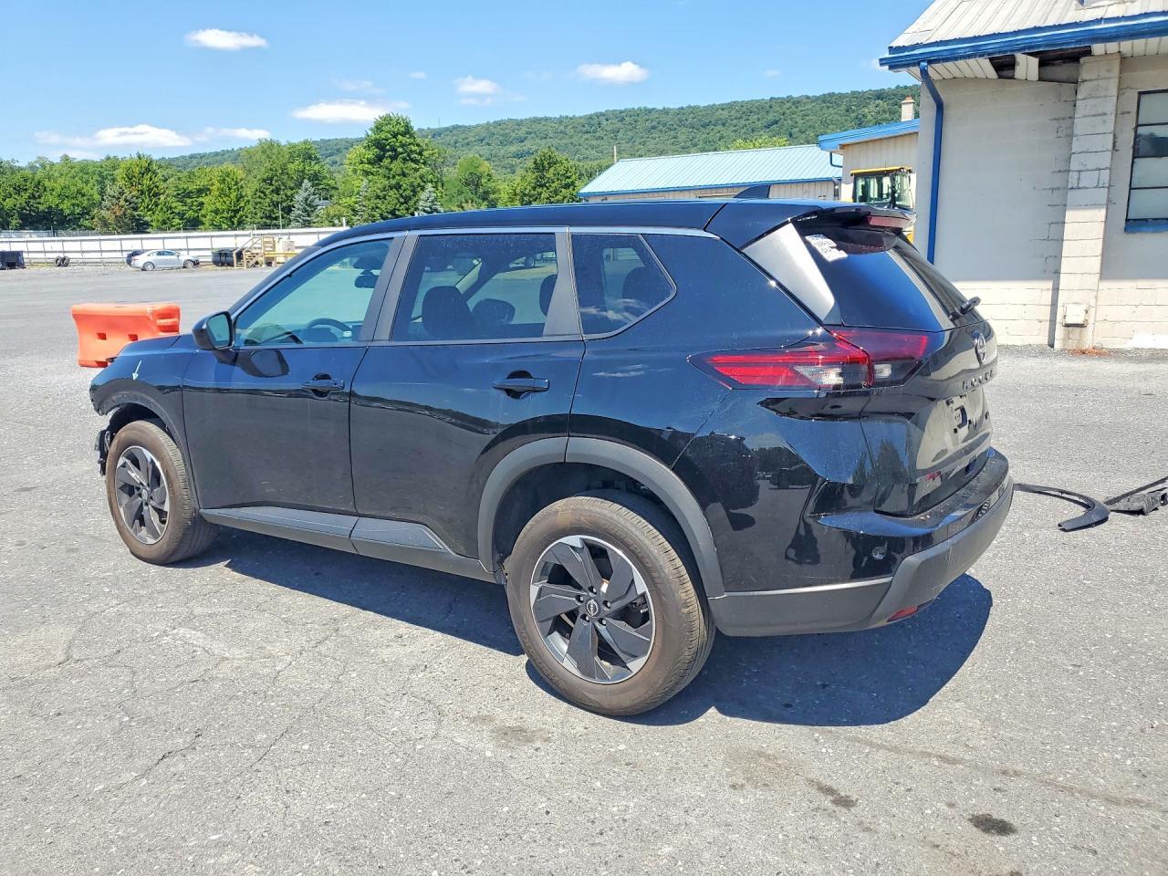 2025 Nissan Rogue Sv - Image 2
