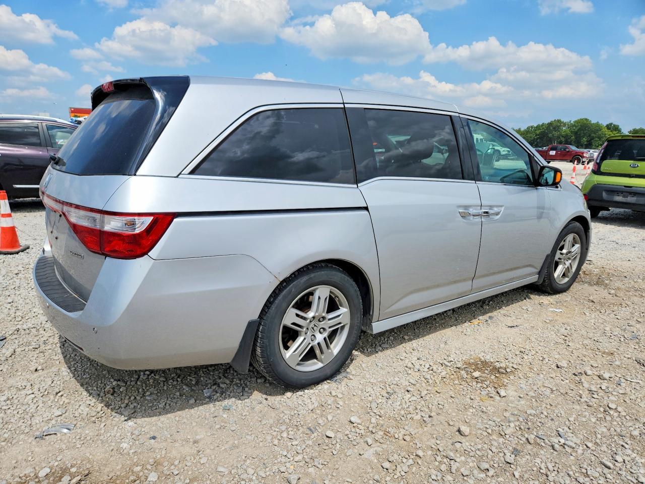 2012 Honda Odyssey Touring - Фото 3