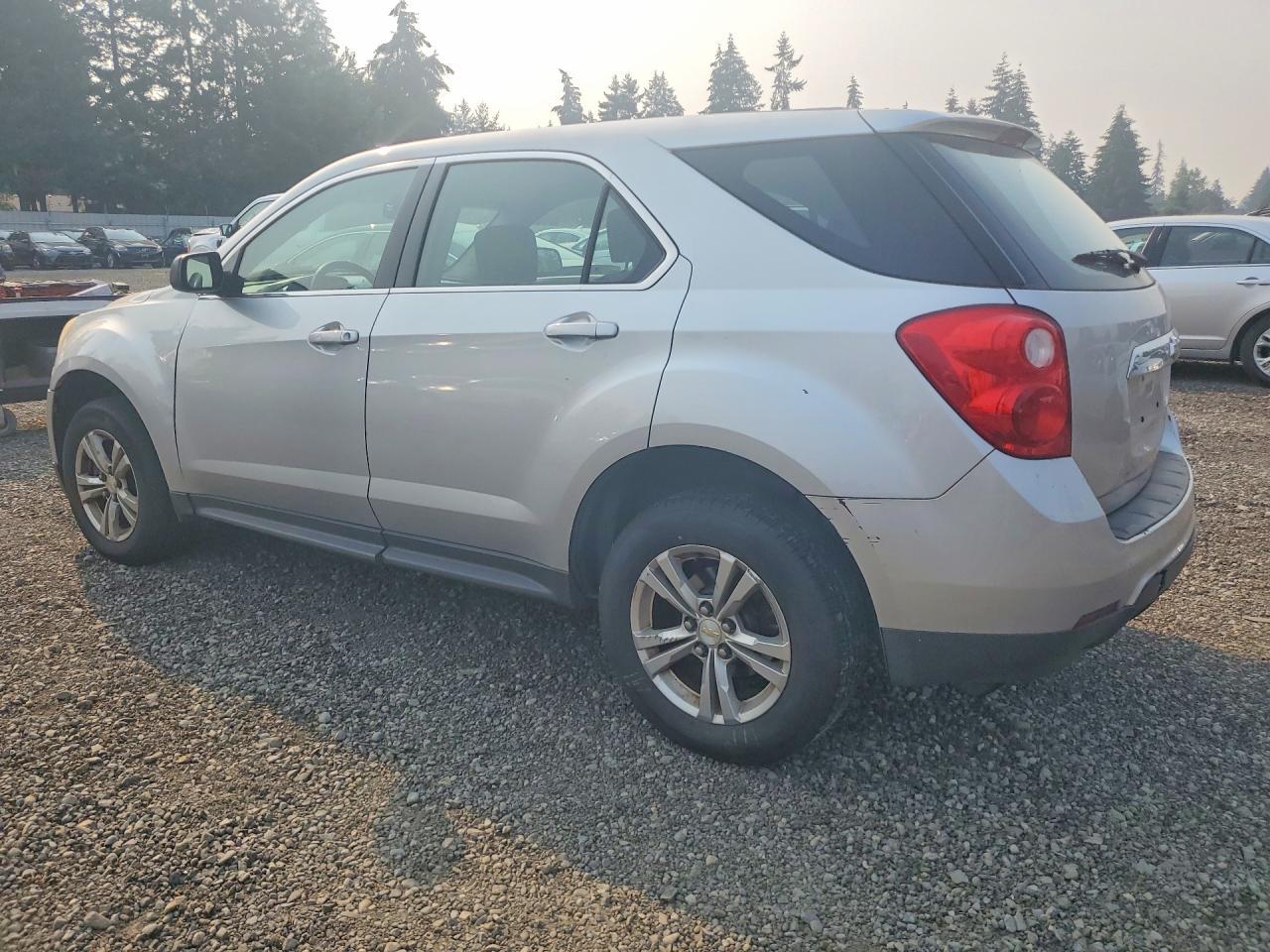 2010 Chevrolet Equinox Ls - Image 2
