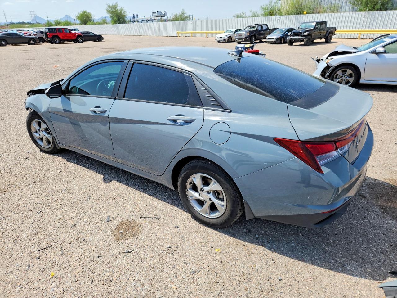 2021 Hyundai Elantra Se - Image 2