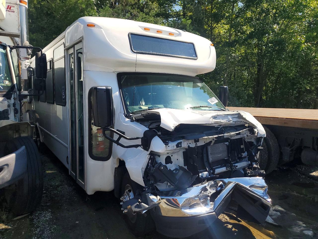 2021 Ford Econoline E450 Super Duty Cutaway Van
