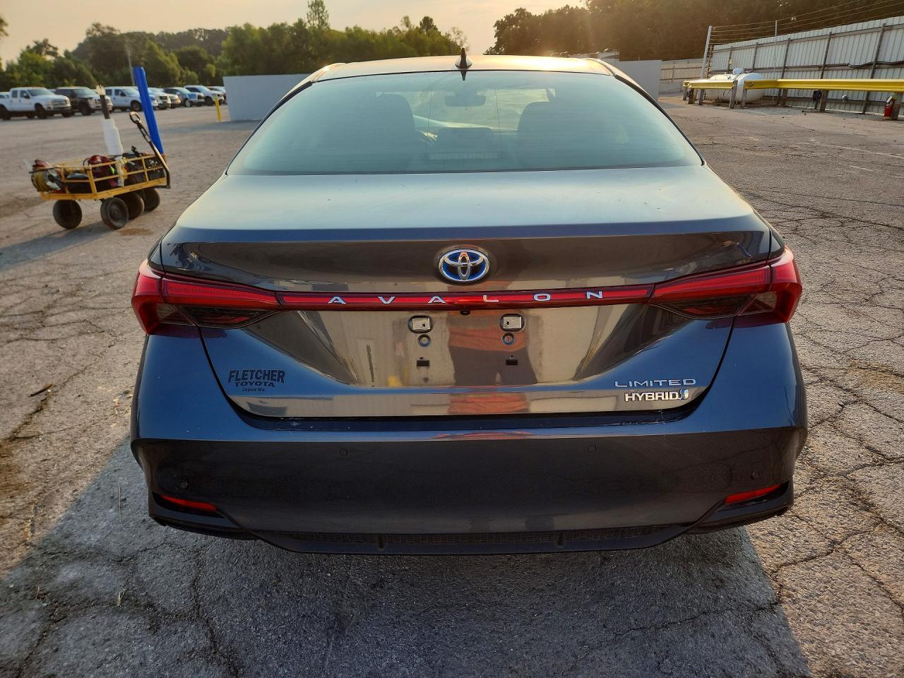 2021 Toyota Avalon Limited - Фото 6