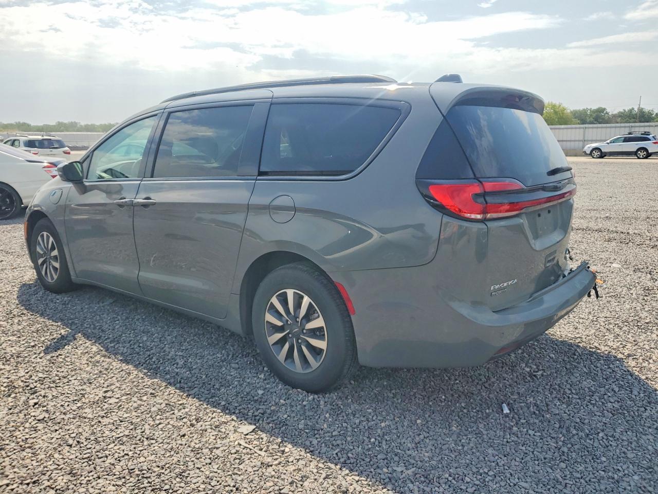 2022 Chrysler Pacifica Hybrid Touring L - Фото 2