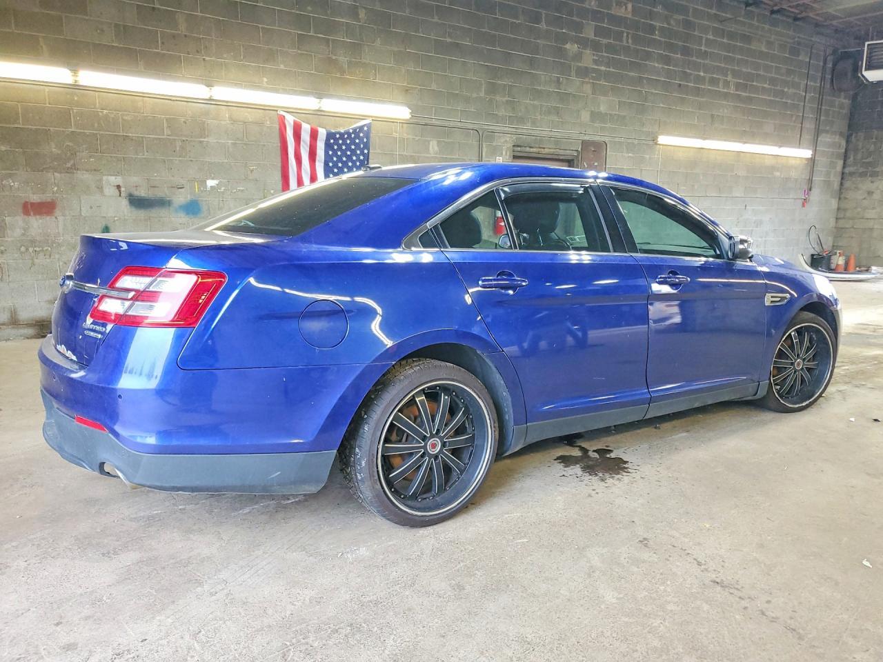 2013 Ford Taurus Limited - Image 3