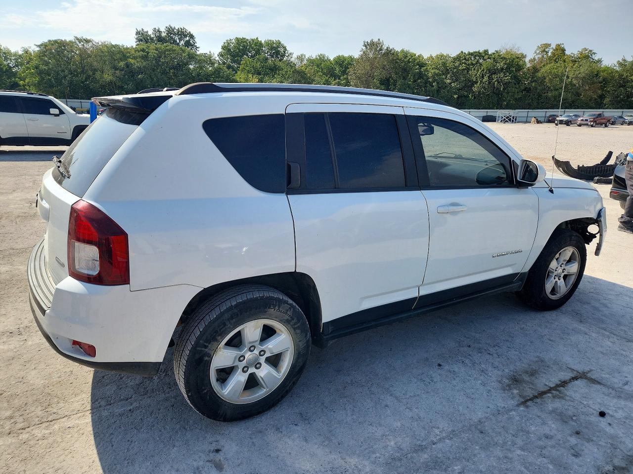 2017 Jeep Compass Latitude - Image 3