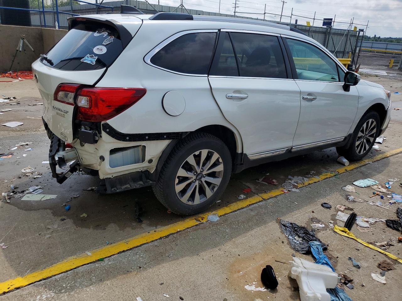 2017 Subaru Outback Touring - Image 3