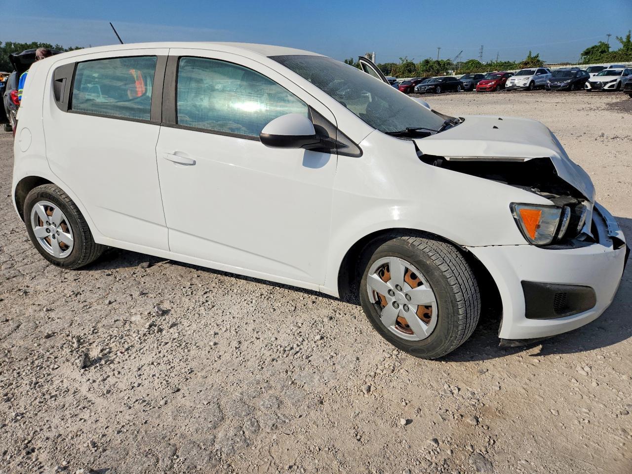 2015 Chevrolet Sonic Ls - Фото 4