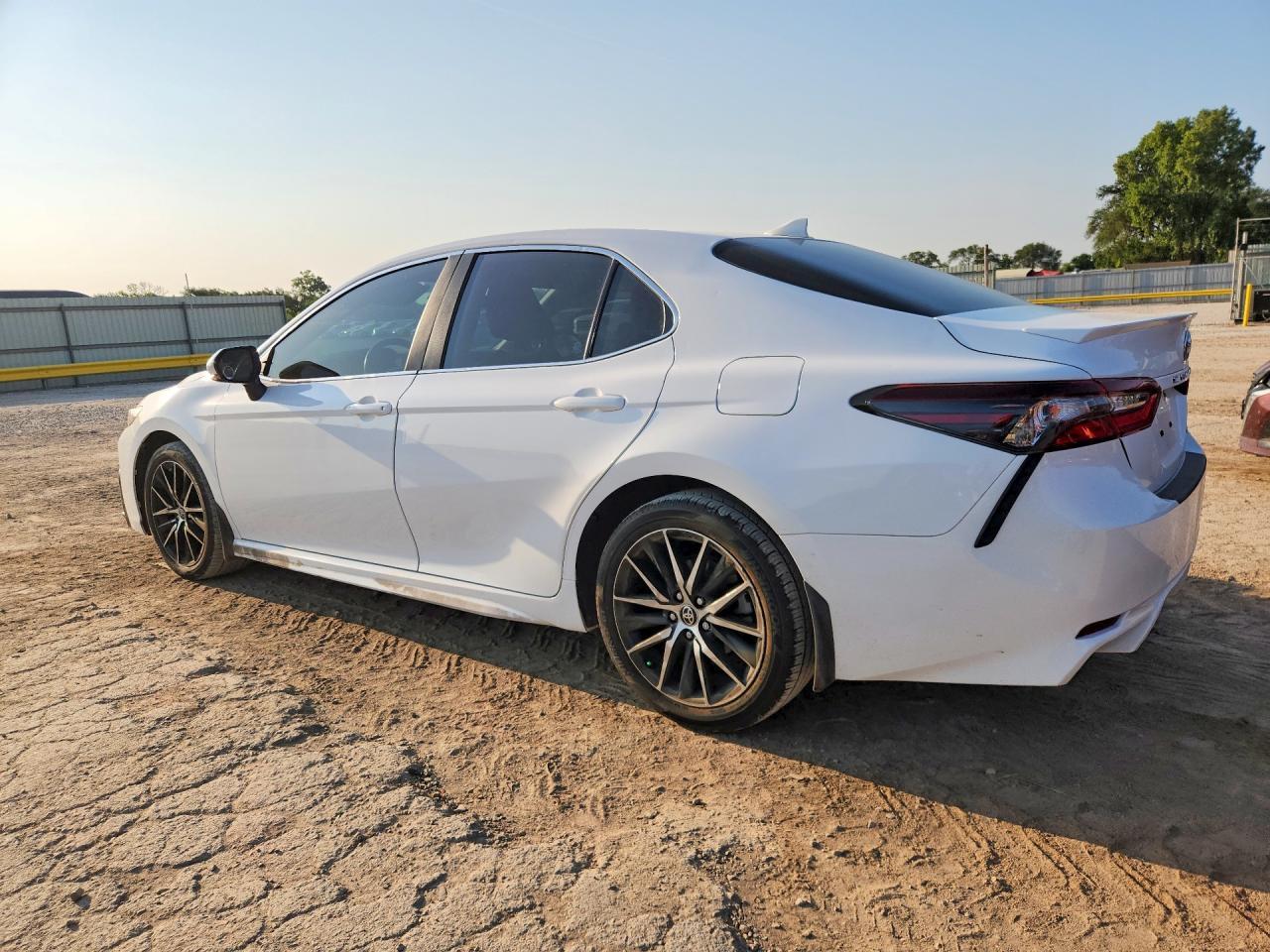2024 Toyota Camry Se - Фото 2