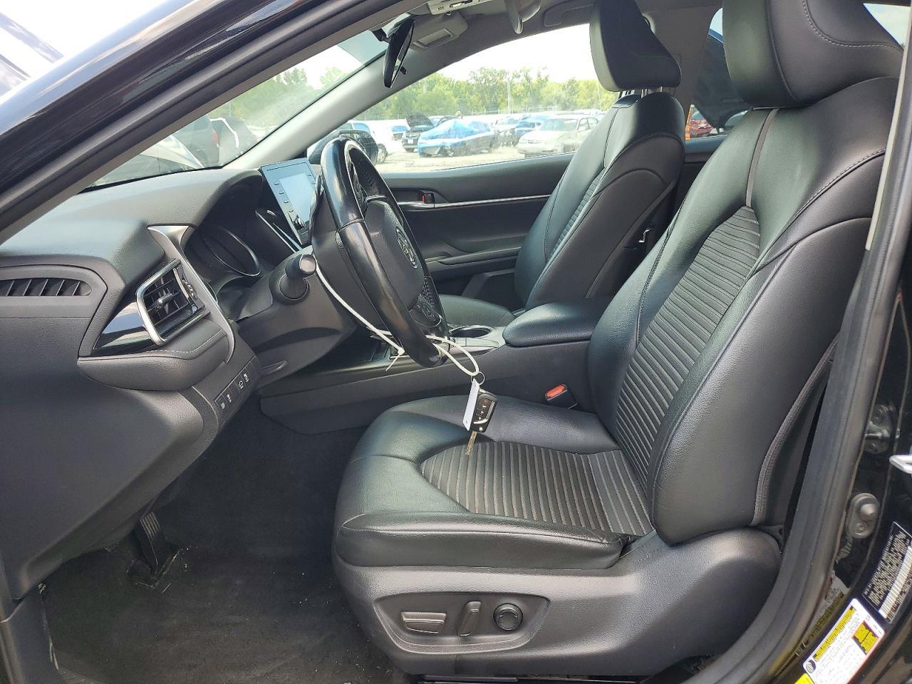 2022 Toyota Camry Se - Image 7