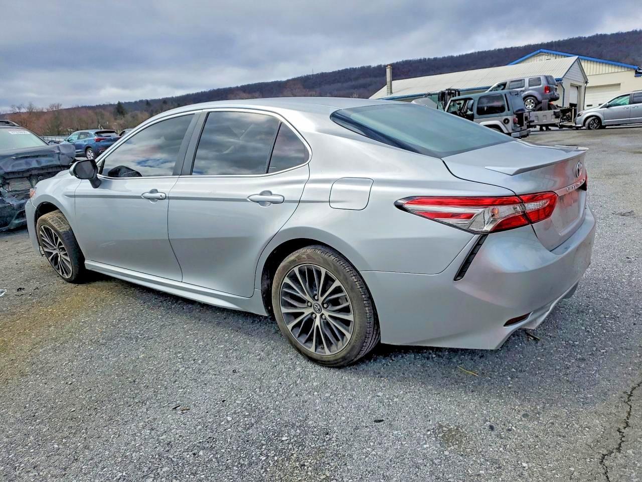 2018 Toyota Camry Se - Image 2